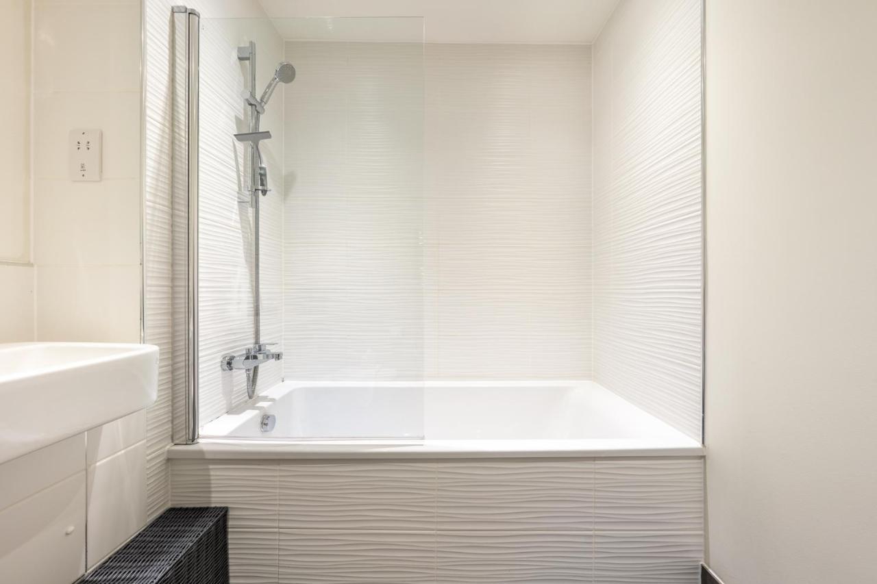 Luxury One Bedroom Serviced Apartment In The Heart Of Bedford Dış mekan fotoğraf