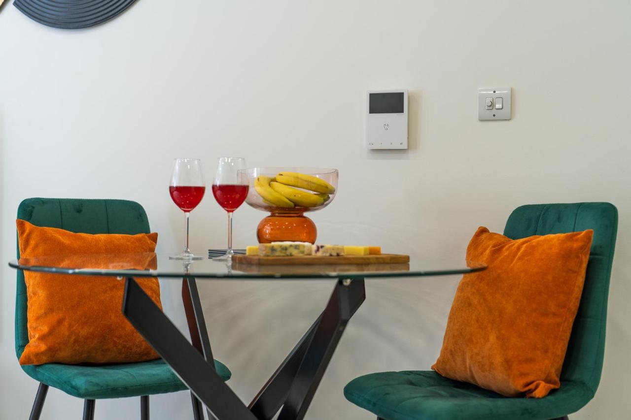 Luxury One Bedroom Serviced Apartment In The Heart Of Bedford Dış mekan fotoğraf